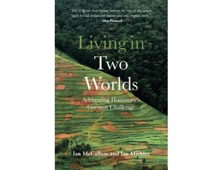 Livro Living In Two Worlds de Ian Michler e Ian Mccallum (Inglês)