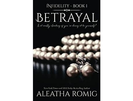 Livro Betrayal de Book Cover By Design ( Inglês )