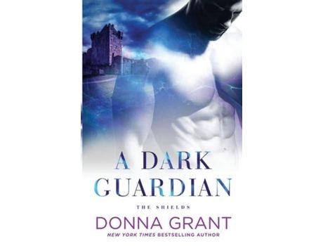 Livro A Dark Guardian de Donna Grant ( Inglês )