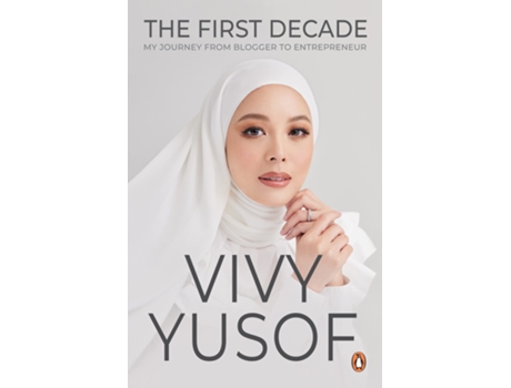 Livro First Decade de Vivy Yusof (Inglês - Capa Dura)