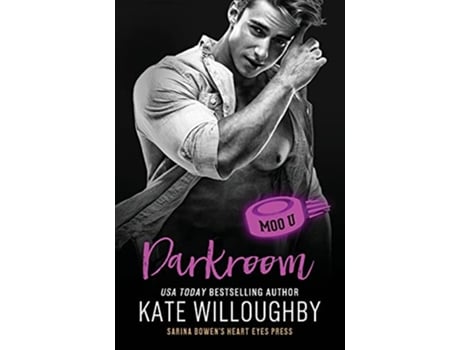 Livro Darkroom A Moo U Hockey Romance de Kate Willoughby Heart Eyes Press (Inglês)