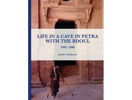 Livro Life in a Cave in Petra with the Bdoul de Judith S McKenzie (Inglês)