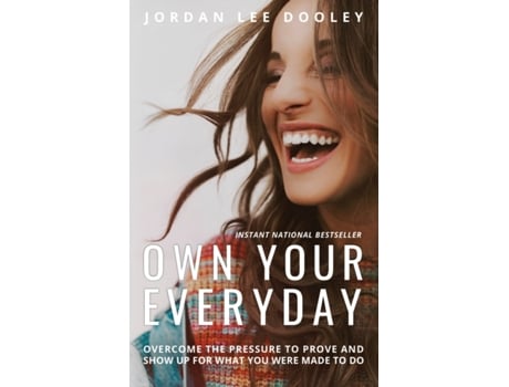 Livro own your everyday: overcome the pressure to prove and show up for what you were made to do de jordan lee dooley (inglês)