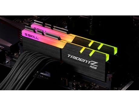 G.SKILL TRIDENT Z RGB F4-4000C18D-16GTZRB, 16 GB,.