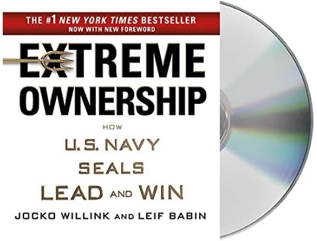 Livro Extreme Ownership de Jocko Willink e Leif Babin (Inglês)