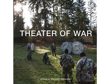 Livro Theater of War de Meredith Davenport e Alfredo Cramerotti (Inglês)