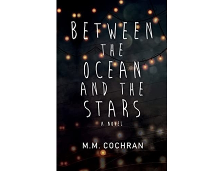 Livro Between the Ocean and the Stars de M M Cochran (Inglês)