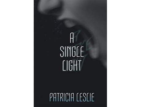 Livro A Single Light de Patricia Leslie (Inglês)